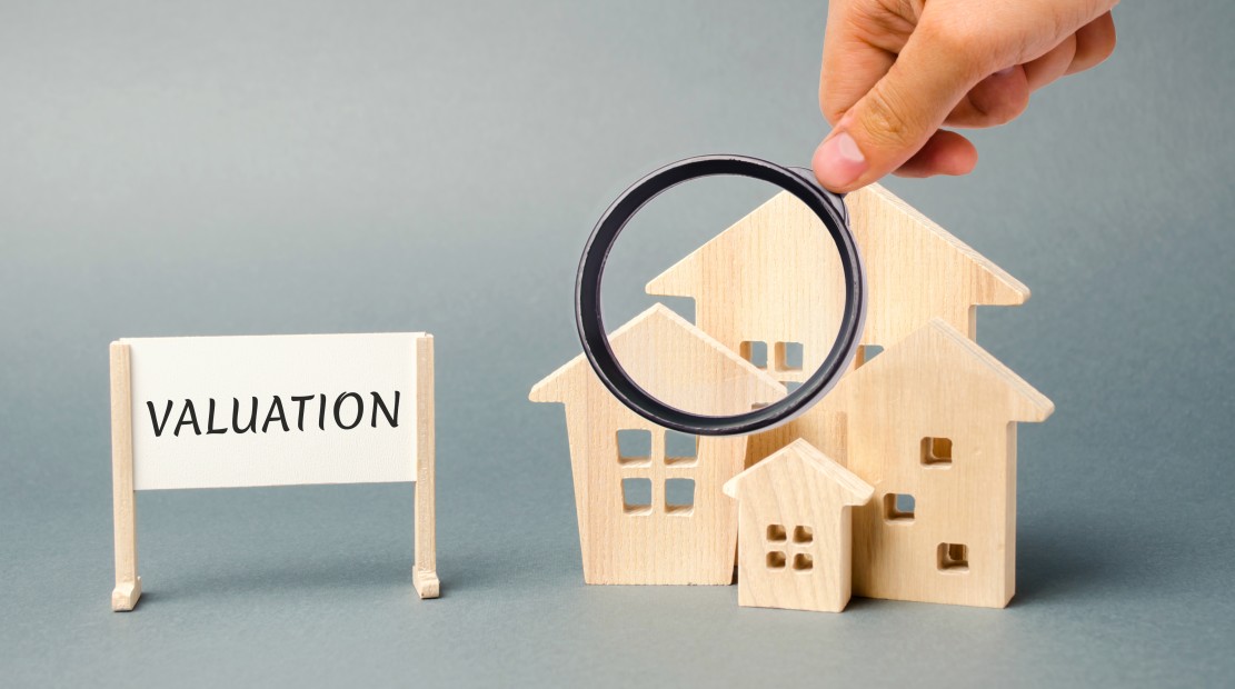 What is the difference between appraisal and real estate valuation